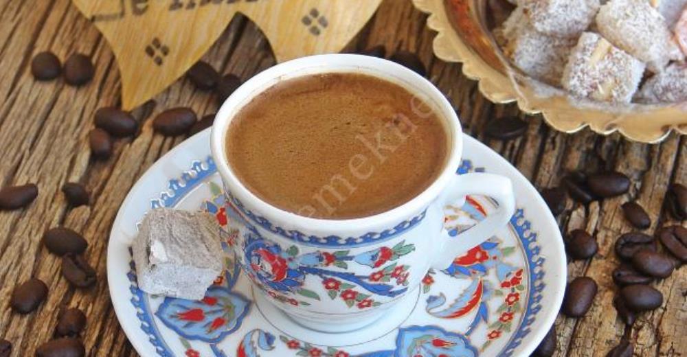 Köpüklü Türk Kahvesi