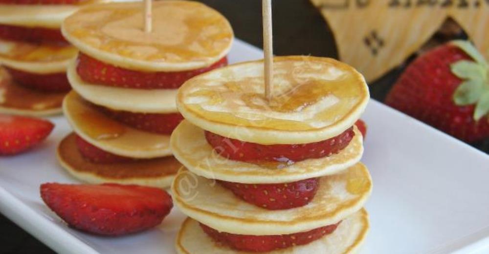 Mini Pancakes With Strawberries Recipe