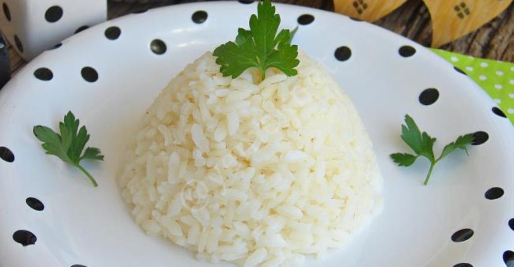 Sade Pirinç Pilavı
