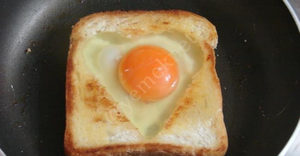 Ekmek İçinde Yumurta