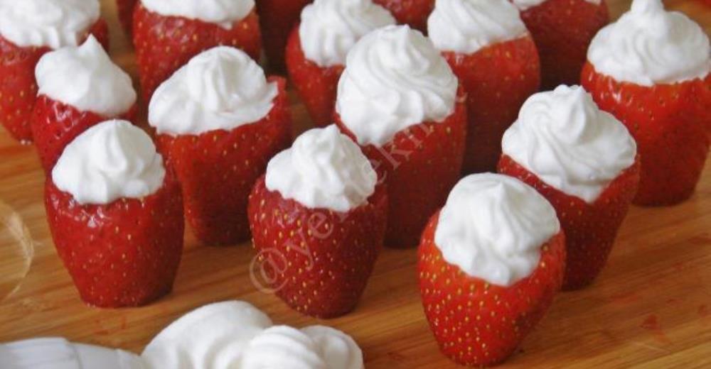 Strawberry with Whipped Cream & Biscuits Recipe