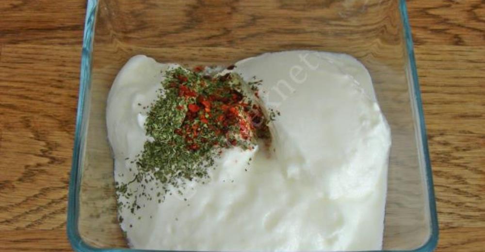 Yoğurtlu Mercimekli Semizotu Salatası